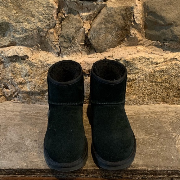 UGGs - Picture 3 of 7